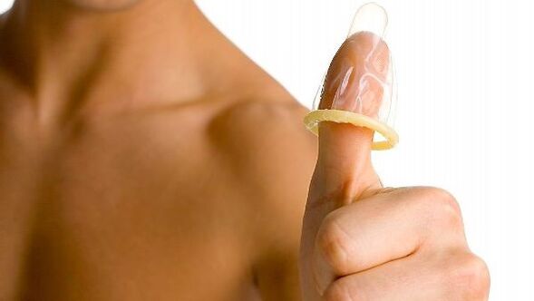 презерватив на пальці та збільшення члена підлітка